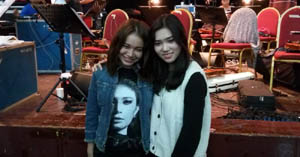 Rossa Minta Isyana Sarasvati Nyanyi dan Main Piano di Konsernya